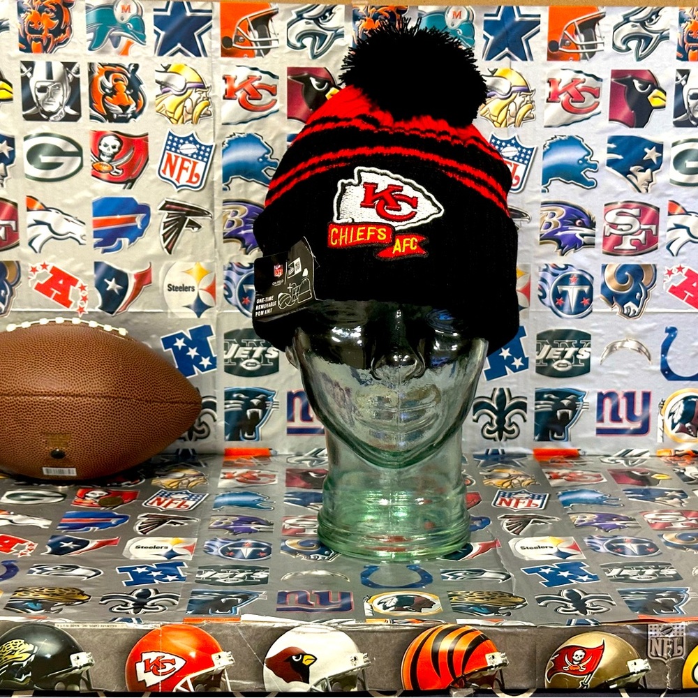 New Era Kansas City Chiefs NFL Football🏈team beanie with removable Pom Pom NWT